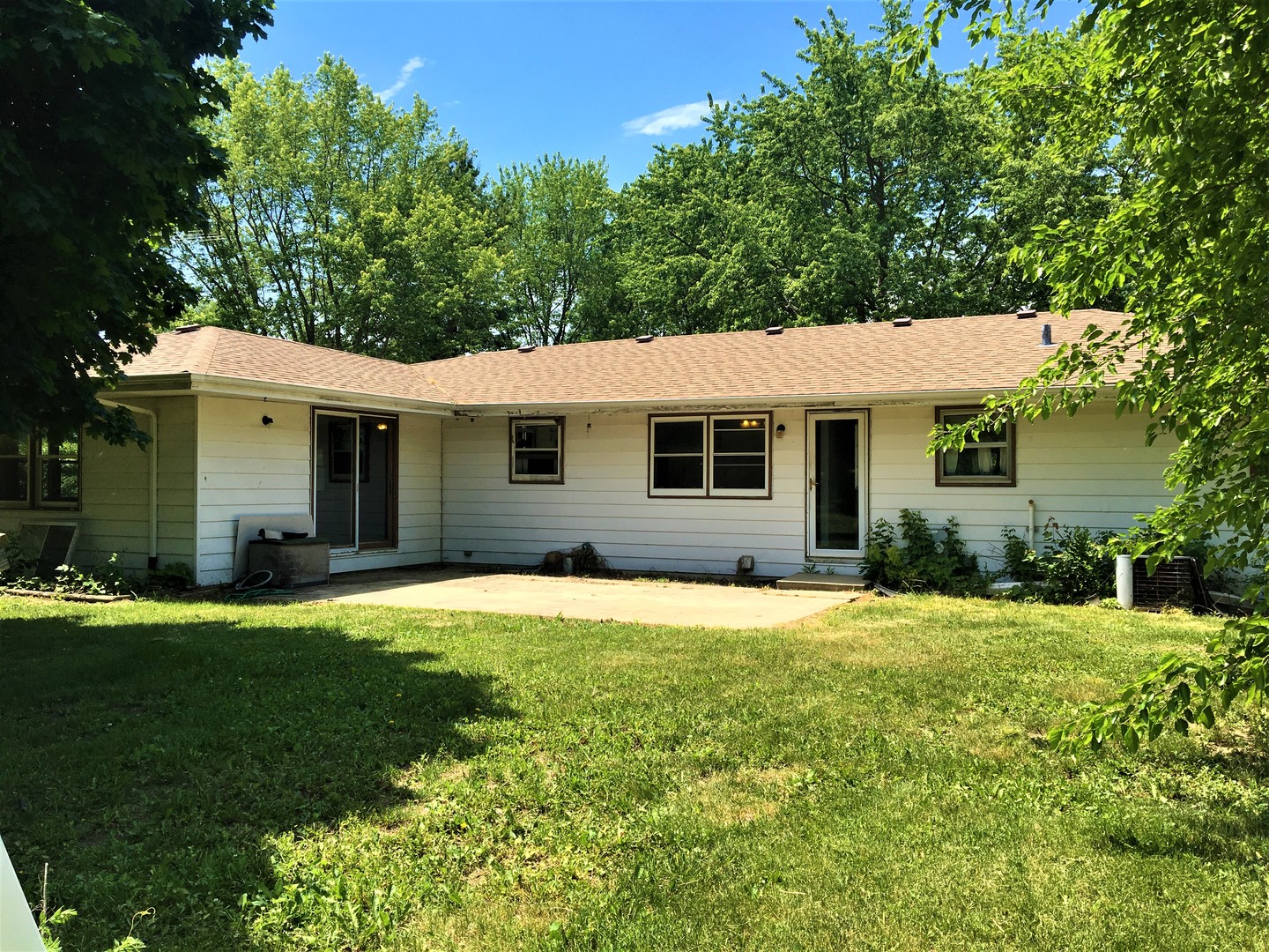 6939 North Junction Road Davis Junction, IL 61020 - Photo 24 of 31 a front view of a house with a garden