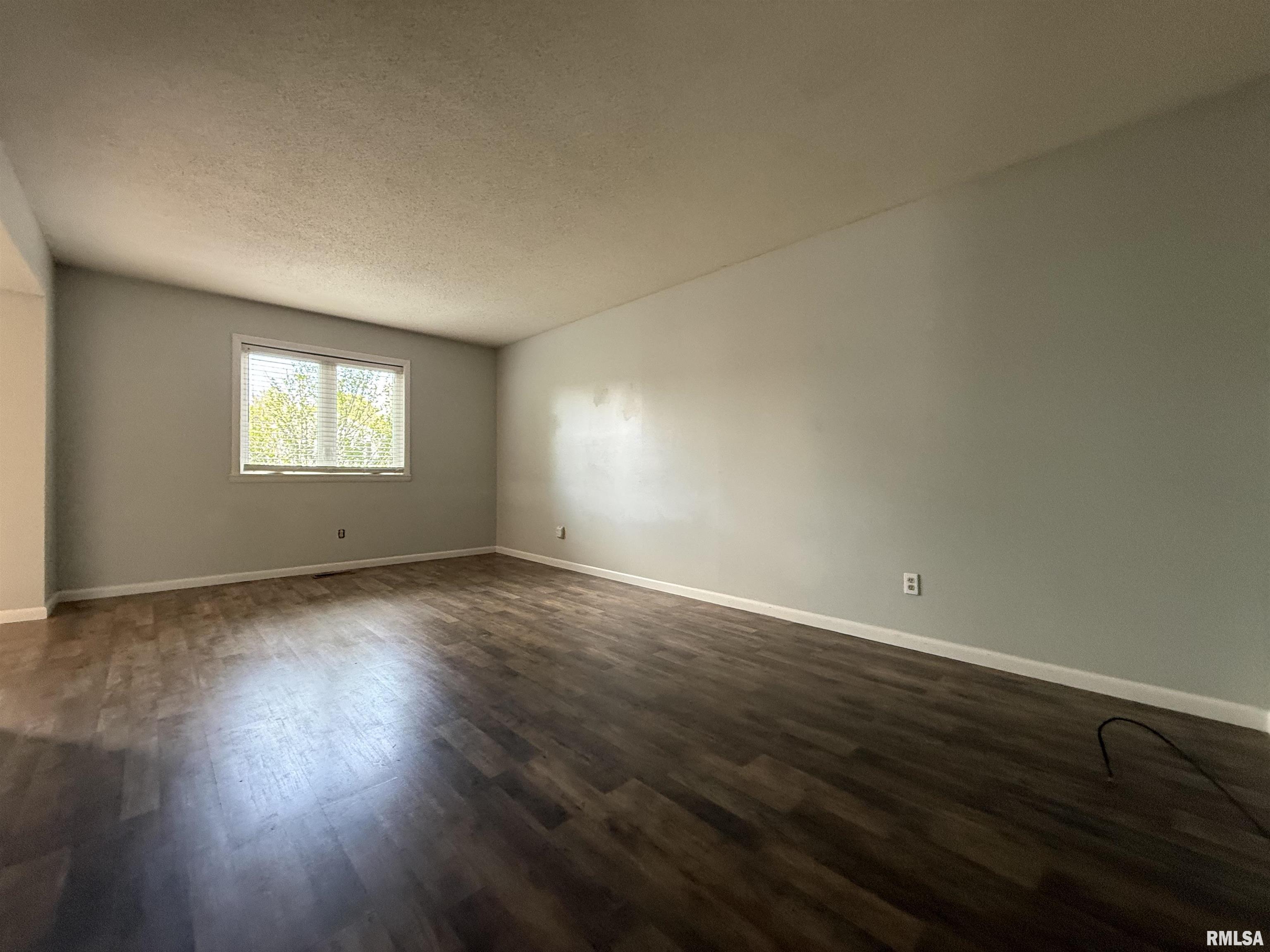 3 Cedar Drive Macomb, IL 61455 - Photo 3 of 24