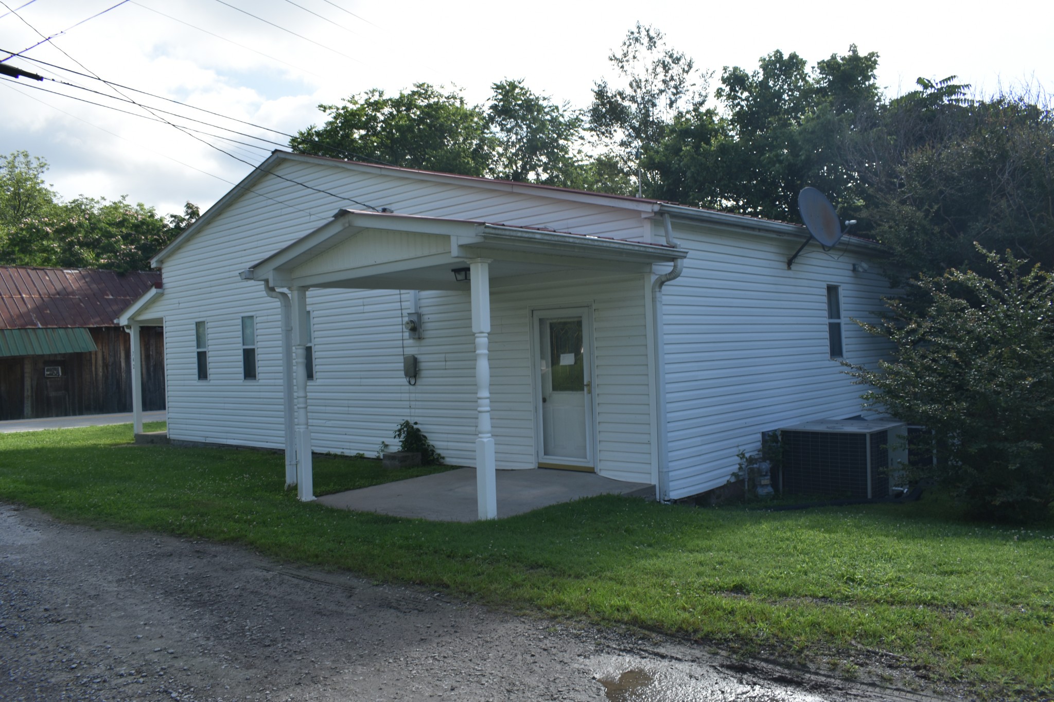 742 Lancaster Highway Lancaster, TN 38569 - Photo 3 of 15