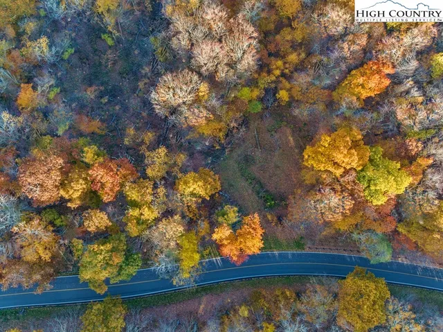 a view of residential houses with yard