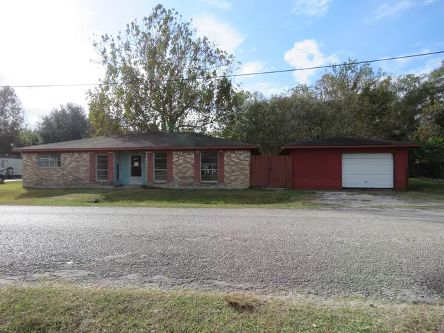 $153,000 | 136 Campbell Road, Winnie, TX 77665