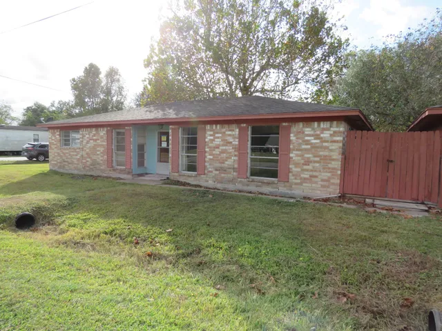 $153,000 | 136 Campbell Road, Winnie, TX 77665
