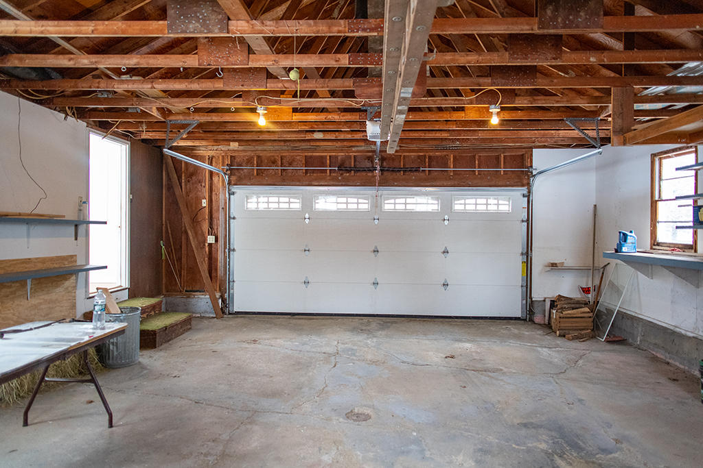 823 Old Rte One Waldoboro, ME 04572 - Photo 11 of 41 Garage 1