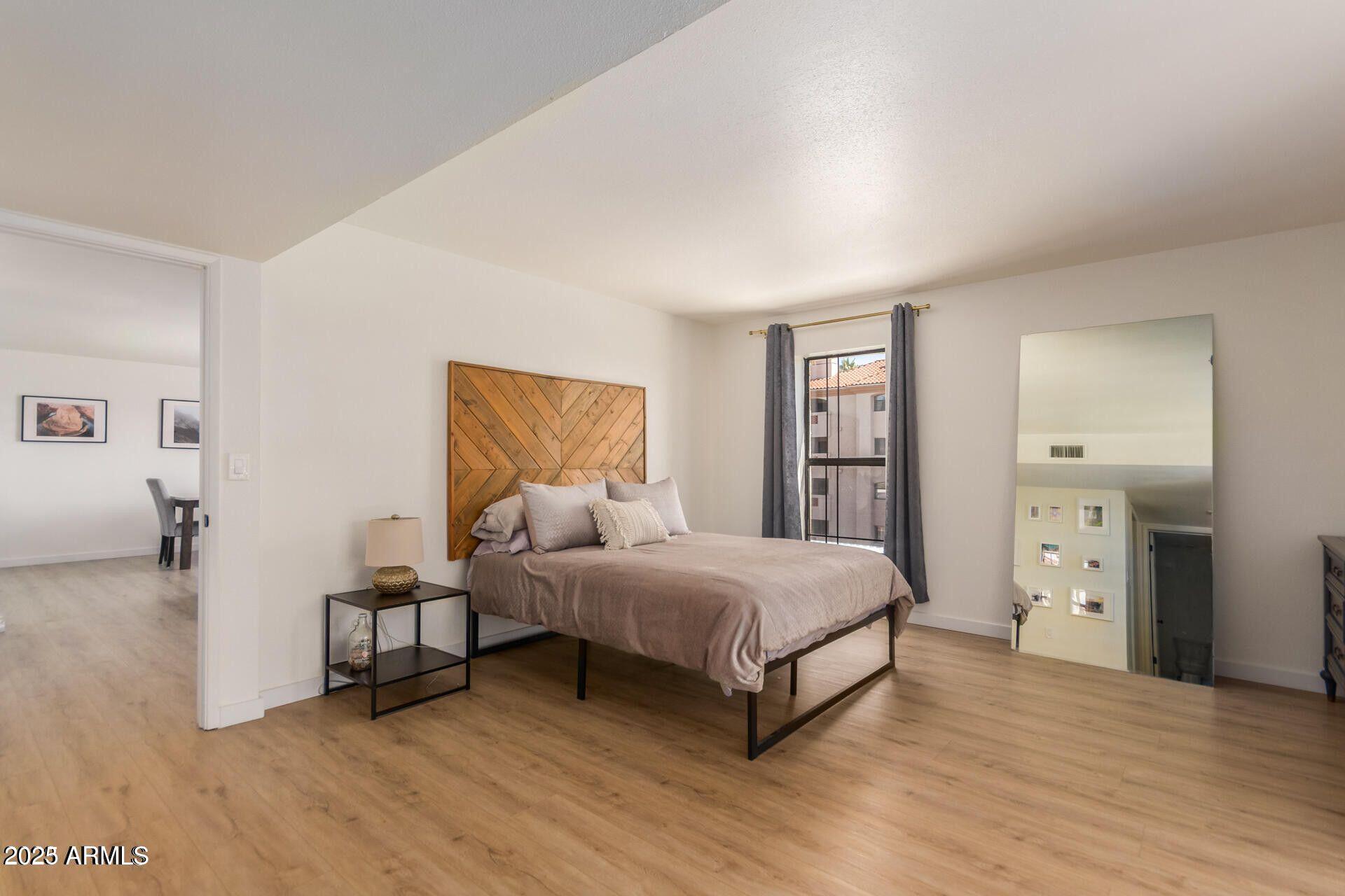 5122 North 31st Way, Unit 238 Phoenix, AZ 85016 - Photo 12 of 21 Primary Suite