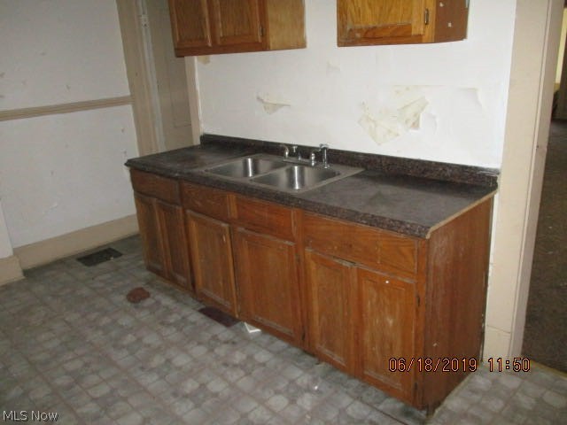 13504 Garden Road Cleveland, OH 44112 - Photo 5 of 10