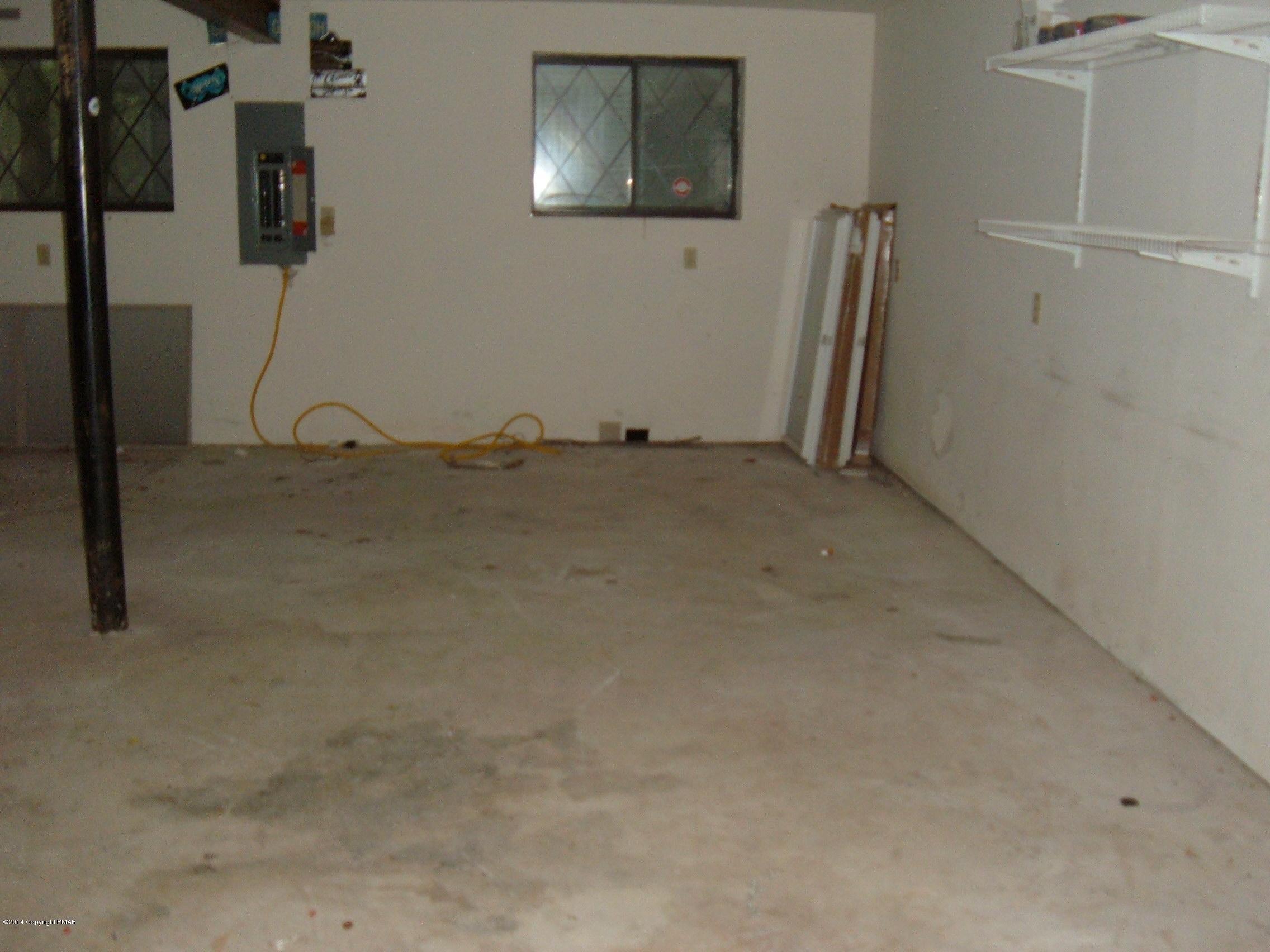 123 Murphy Circle Bushkill, PA 18324 - Photo 8 of 23 DSCF6889