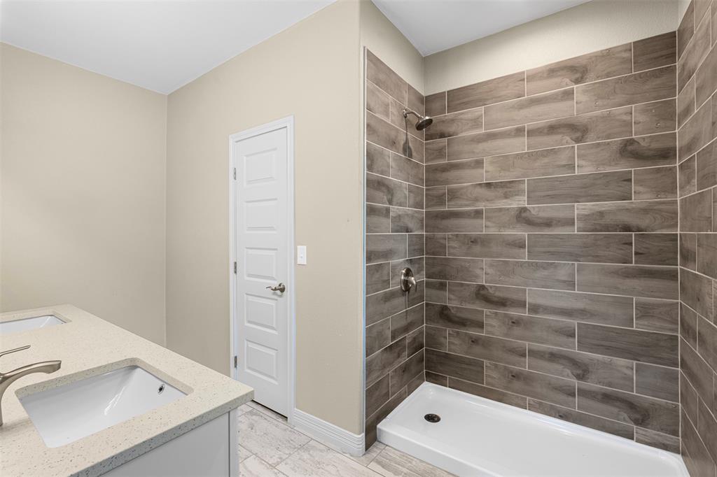 1011 Southeast County Road Corsicana, TX 75109 - Photo 19 of 40 a bathroom with a shower and a sink