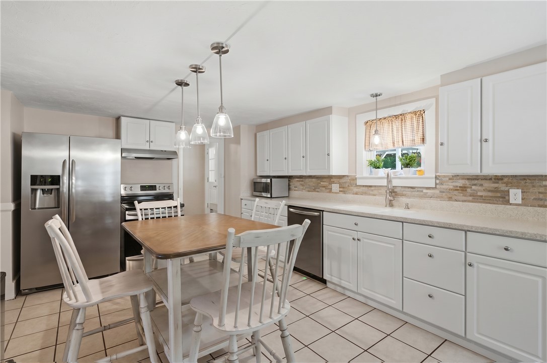 44 Old Great Road North Smithfield, RI 02896 - Photo 8 of 41