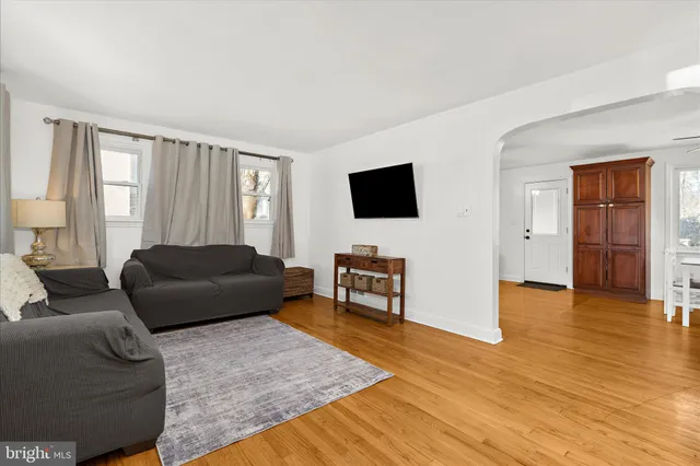a view of empty room with wooden floor and windows