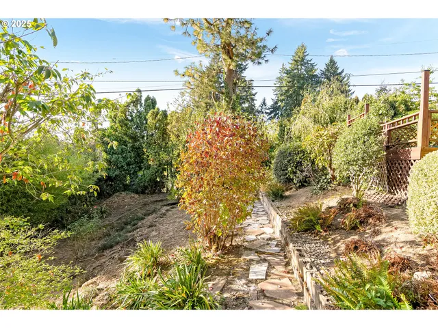 a picture of a cabinet