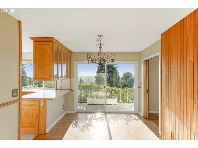 a picture of a window in a room