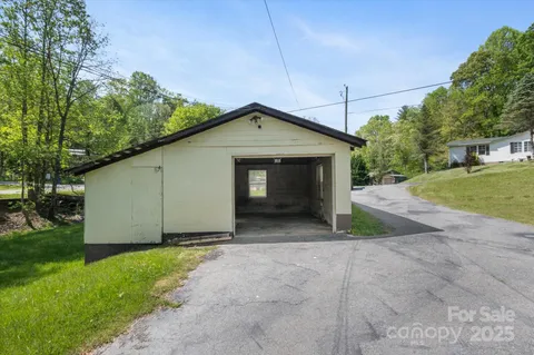 a front view of house with garage and yard