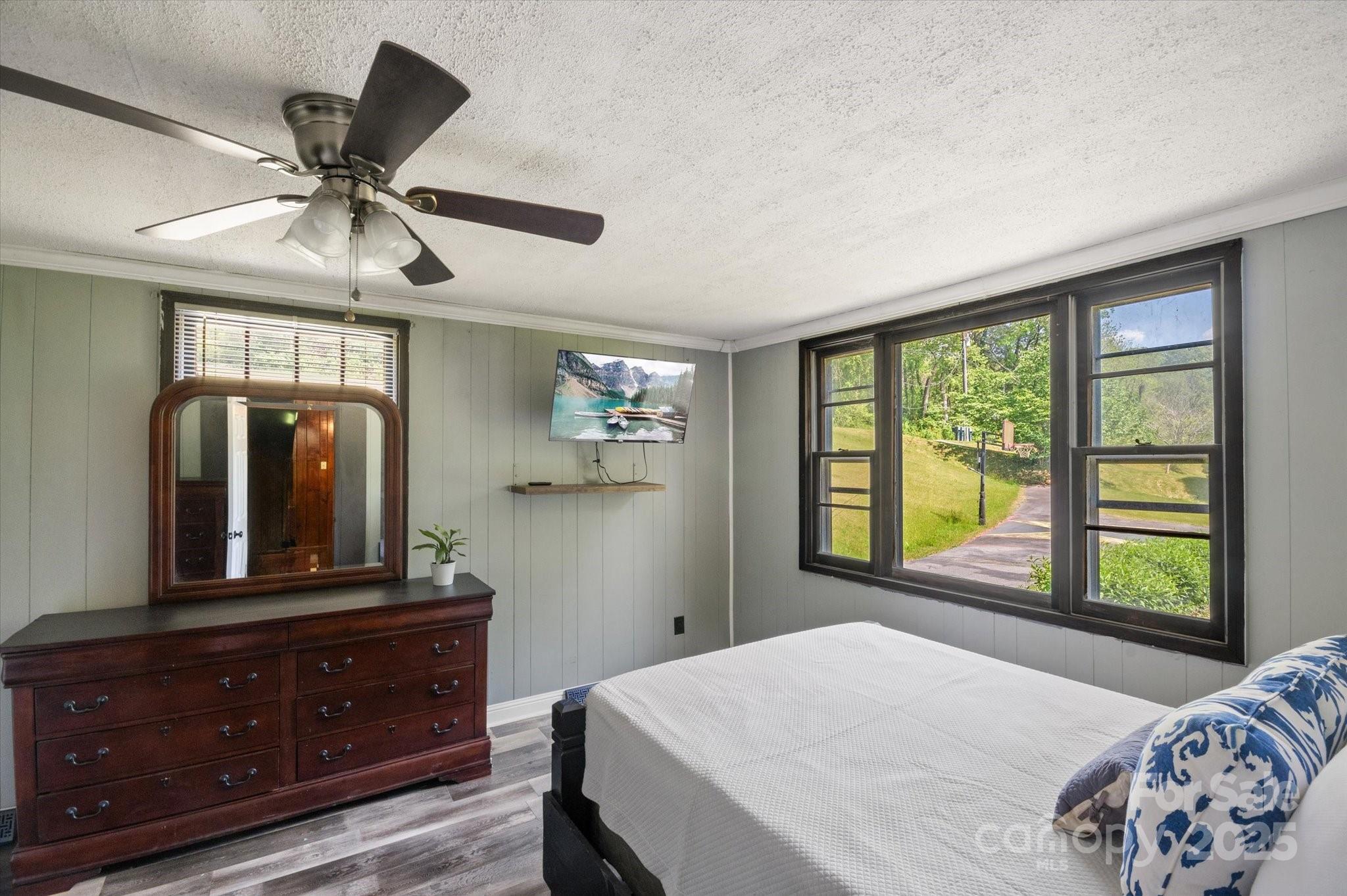 35 Homeway Road Asheville, NC 28806 - Photo 9 of 32 a bedroom with a large bed and a window