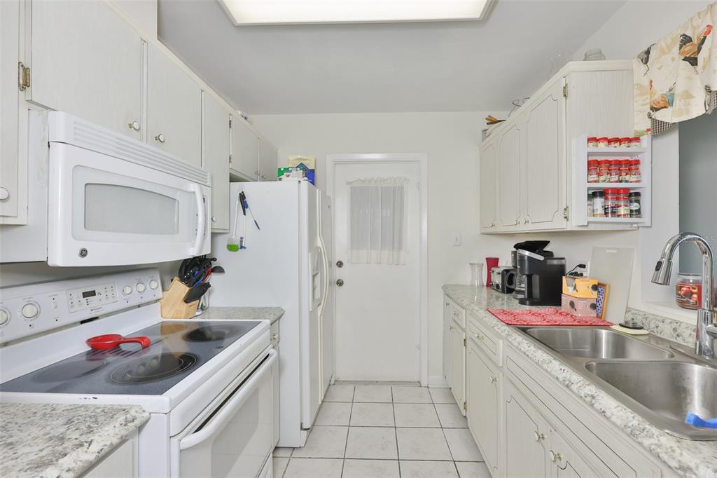 700 Rutgers Place Sun City Center, FL 33573 - Photo 2 of 43