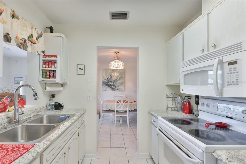 700 Rutgers Place Sun City Center, FL 33573 - Photo 3 of 43