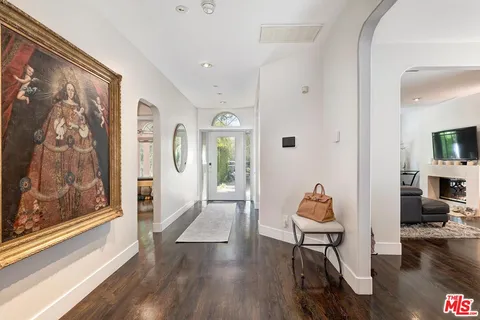 $2,689,000 | 453 North Alfred Street, Los Angeles, CA 90048
