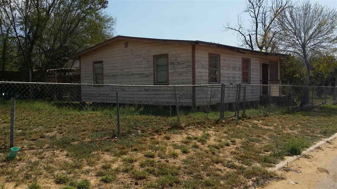 1102 Willow Street Laredo, TX 78040 - Photo 6 of 6 a backyard of a house