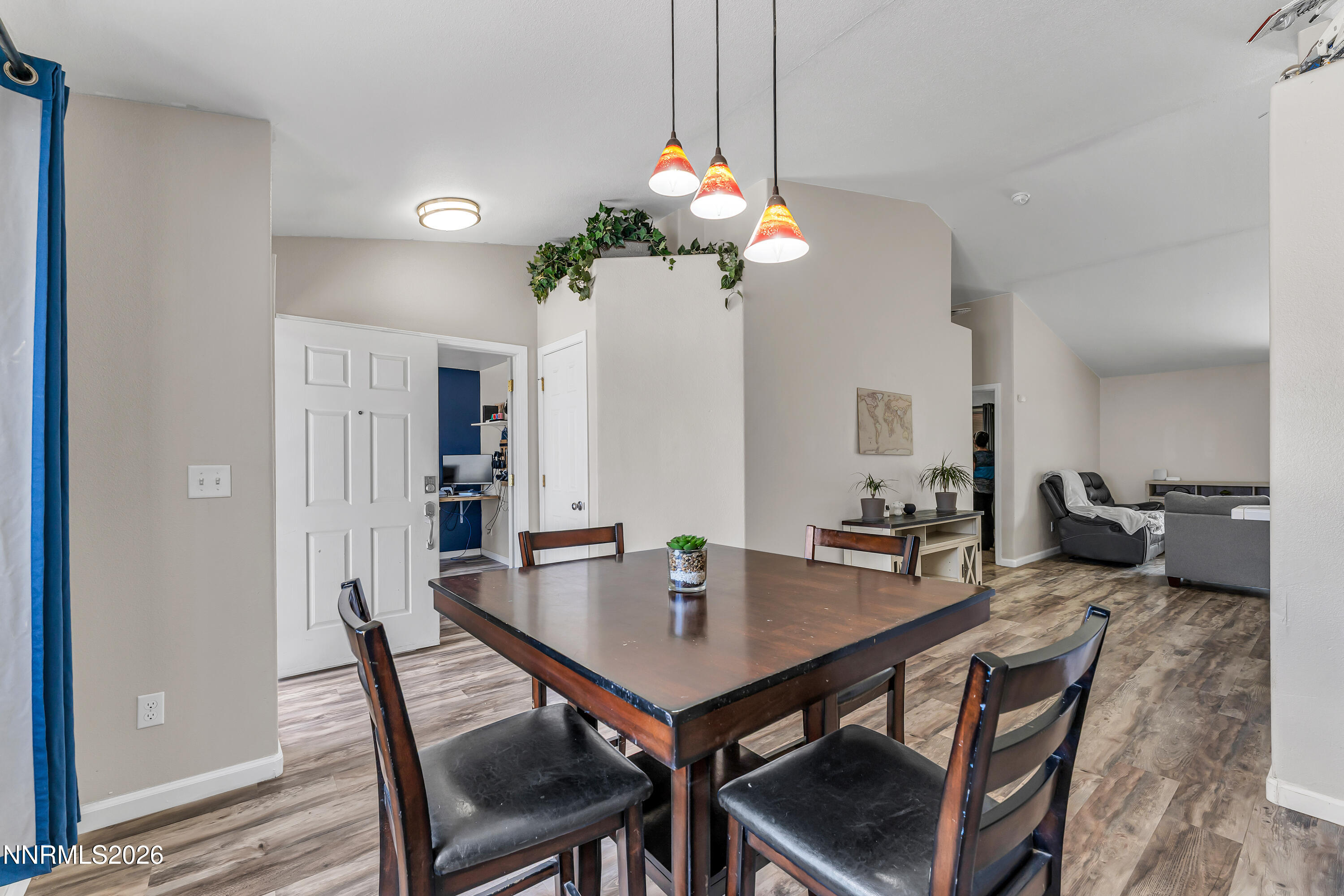 333 Emigrant Way Fernley, NV 89408 - Photo 7 of 33 08-333 Emigrant Wy Fernley NV 89408 (8 o