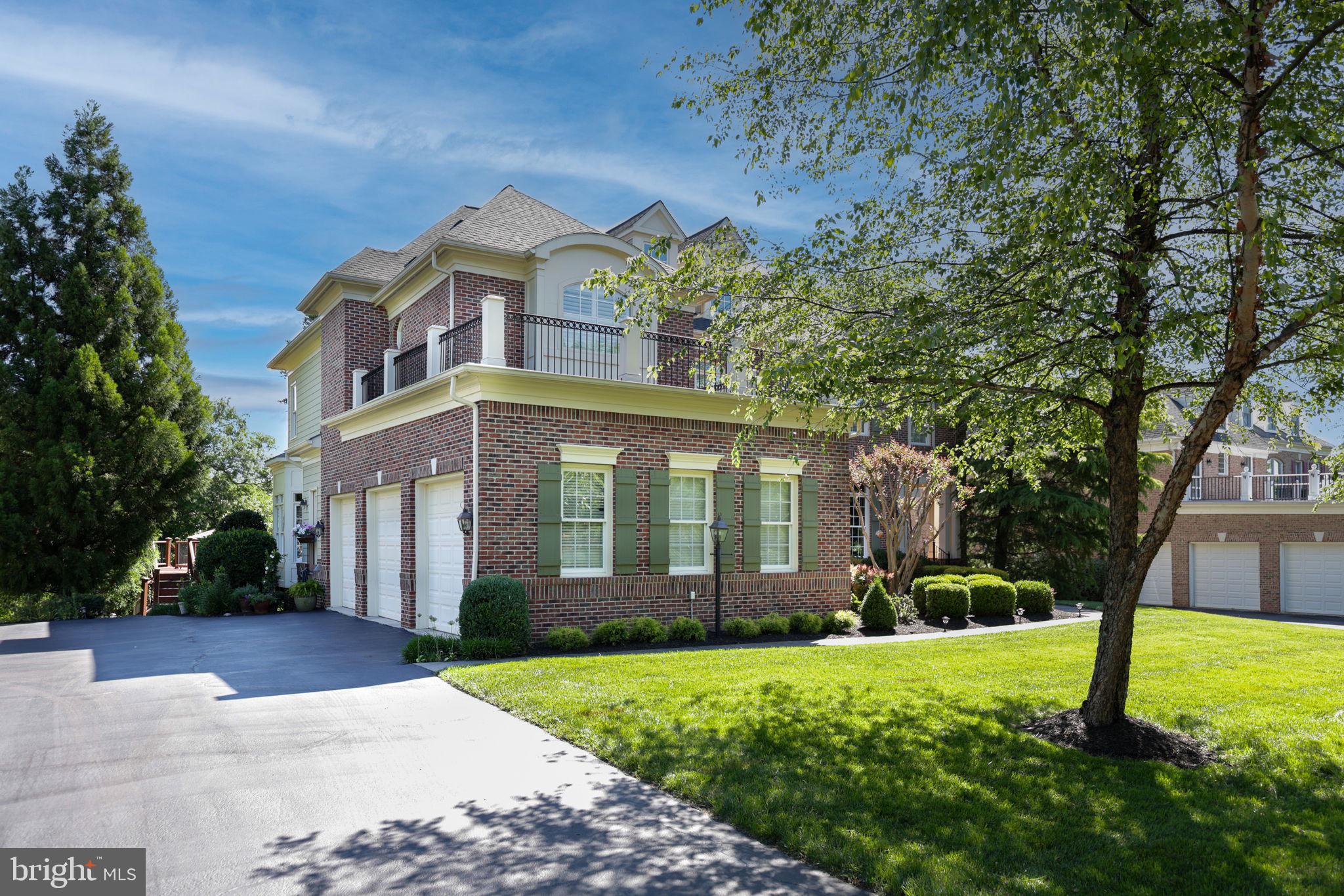 18856 Ridgeback Court Leesburg, VA 20176 - Photo 4 of 29 Side-entry 3-car garage