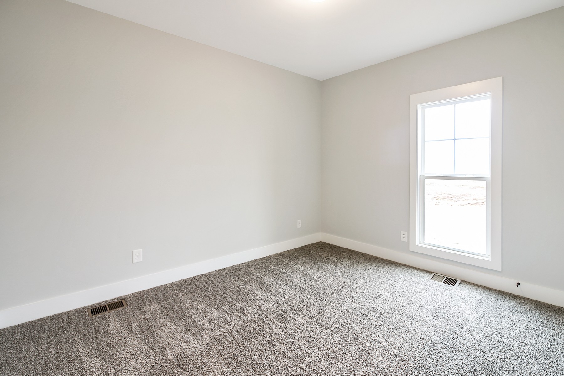 4889 Barren Plains Road Springfield, TN 37172 - Photo 12 of 17 an empty room with a window