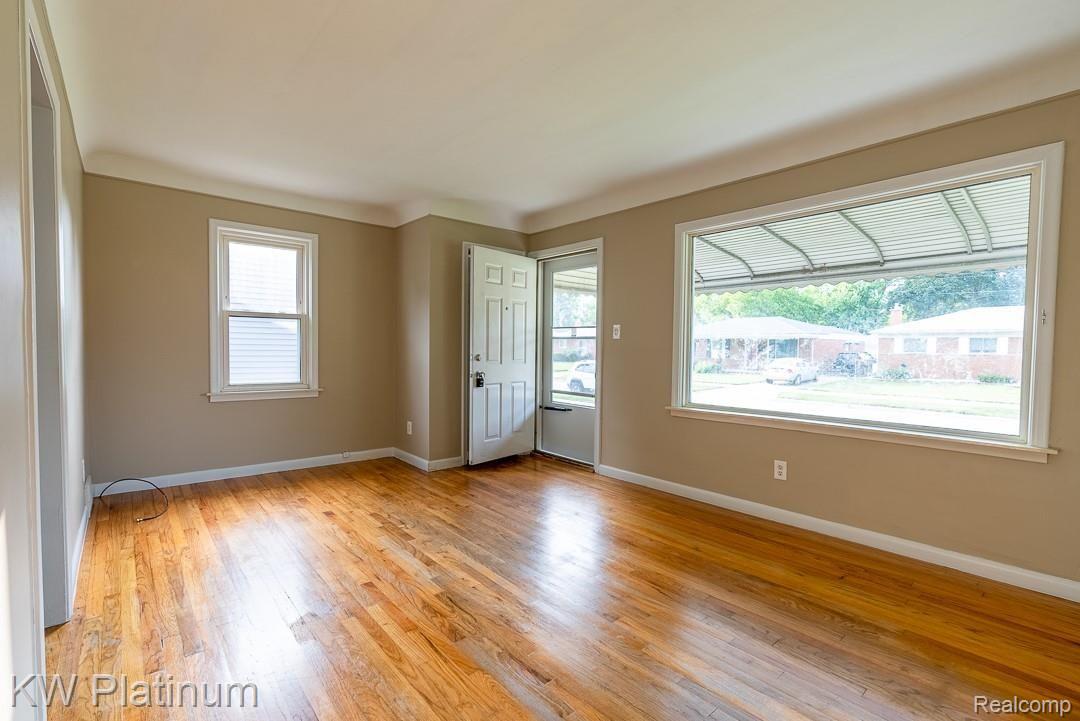 8428 Helen Street Center Line, MI 48015 - Photo 6 of 25 8428 Helen-11.jpg
