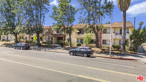 $2,975,000 | 7061 Whitsett Avenue, North Hollywood, CA 91605