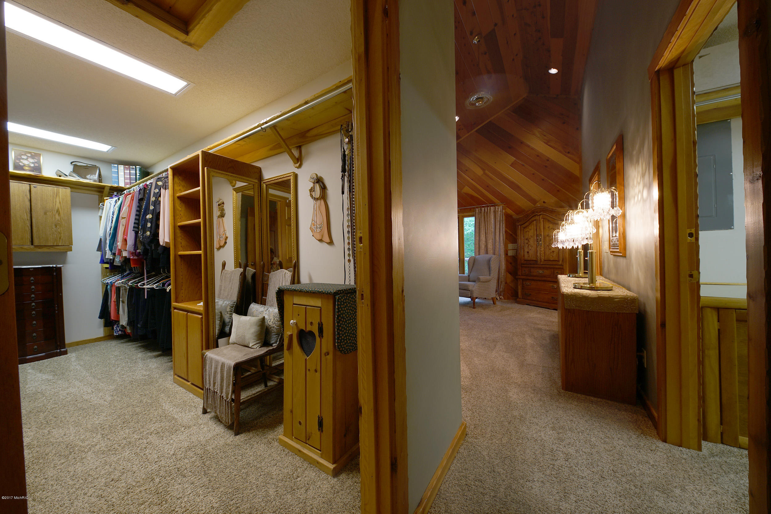 27 North Buys Road Muskegon, MI 49445 - Photo 61 of 74 Hallway