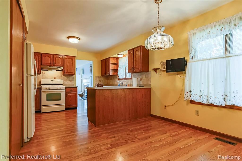 5863 Mabley Hill Road Fenton, MI 48430 - Photo 16 of 48