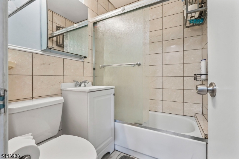 57 Ivanhoe Terrace Bloomfield, NJ 07003 - Photo 18 of 37