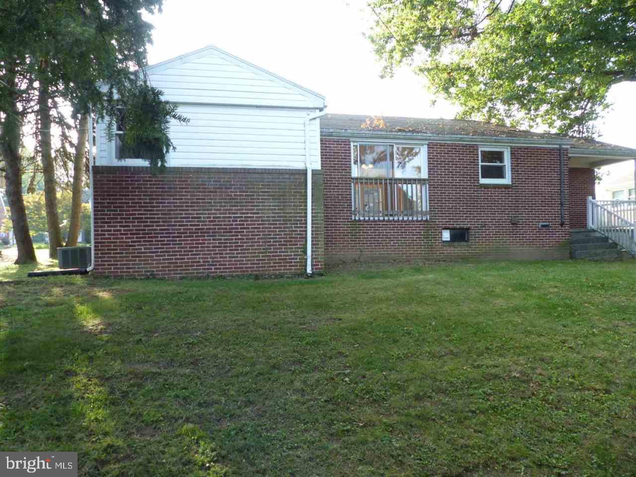 433 Edgehill Road York, PA 17403 - Photo 3 of 23