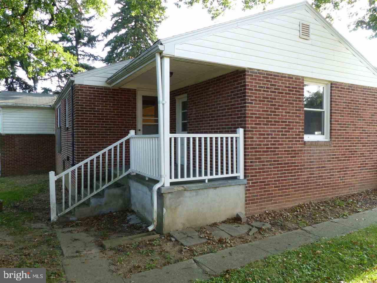 433 Edgehill Road York, PA 17403 - Photo 4 of 23