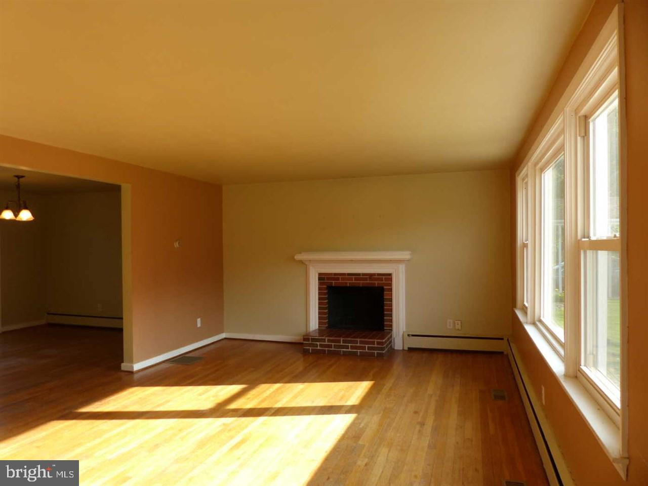433 Edgehill Road York, PA 17403 - Photo 5 of 23
