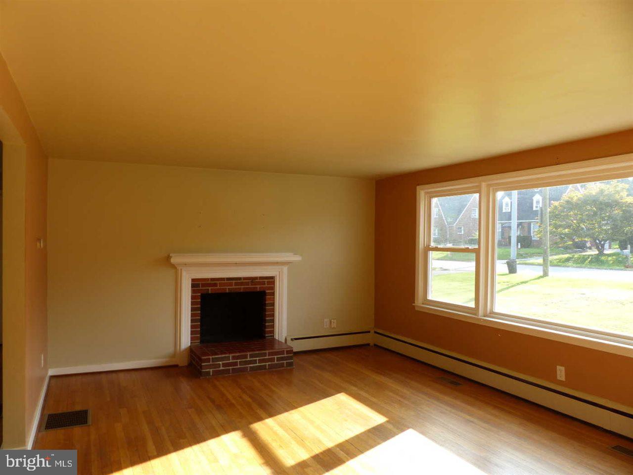 433 Edgehill Road York, PA 17403 - Photo 6 of 23