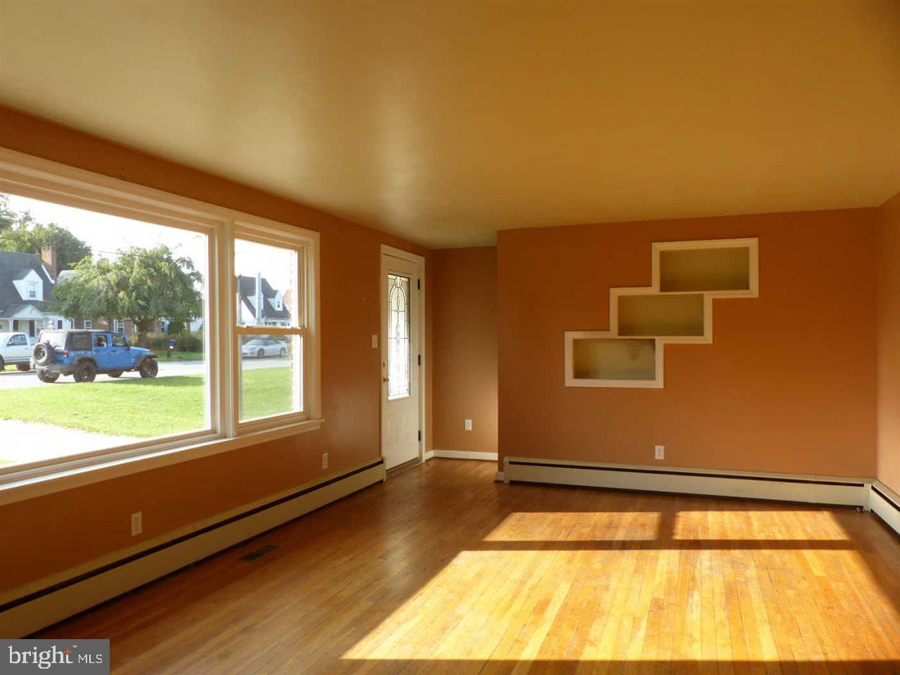 433 Edgehill Road York, PA 17403 - Photo 7 of 23