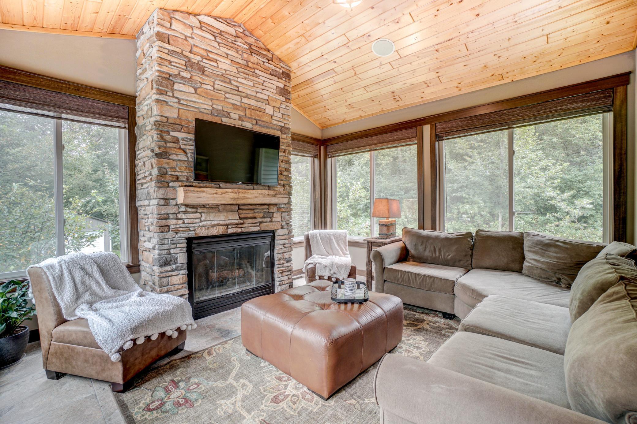 639 Hillary Farm Road Hudson, WI 54016 - Photo 7 of 22 Gallery Image 7