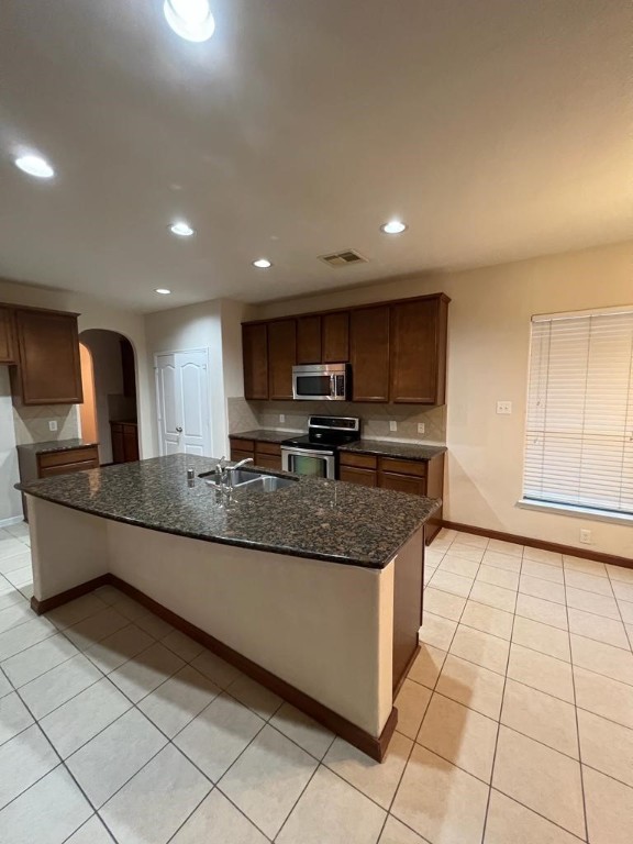 411 Stream Mill Lane Katy, TX 77494 - Photo 9 of 29 a large kitchen with granite countertop a large counter top and stainless steel appliances