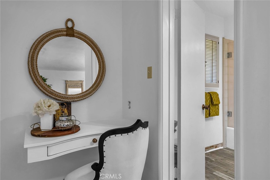 5203 Middlecrest Road Rancho Palos Verdes, CA 90275 - Photo 24 of 28 a view of a livingroom with furniture and a mirror