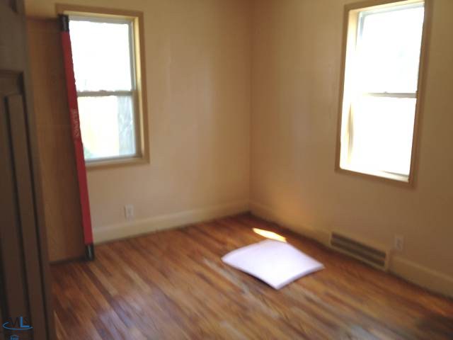 7211 Rivard Avenue Warren, MI 48091 - Photo 9 of 16 31120073-8.JPG