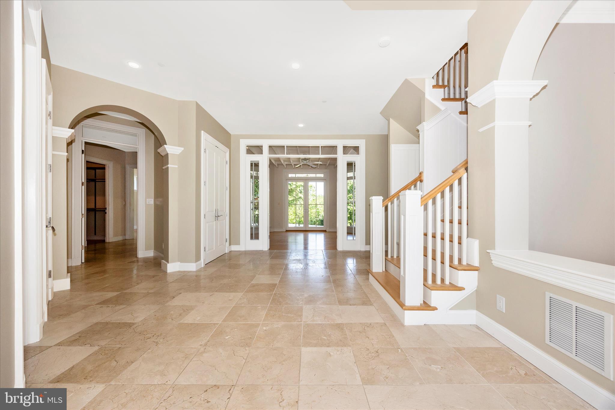 21612 Ripplemead Drive Gaithersburg, MD 20882 - Photo 5 of 129 Foyer
