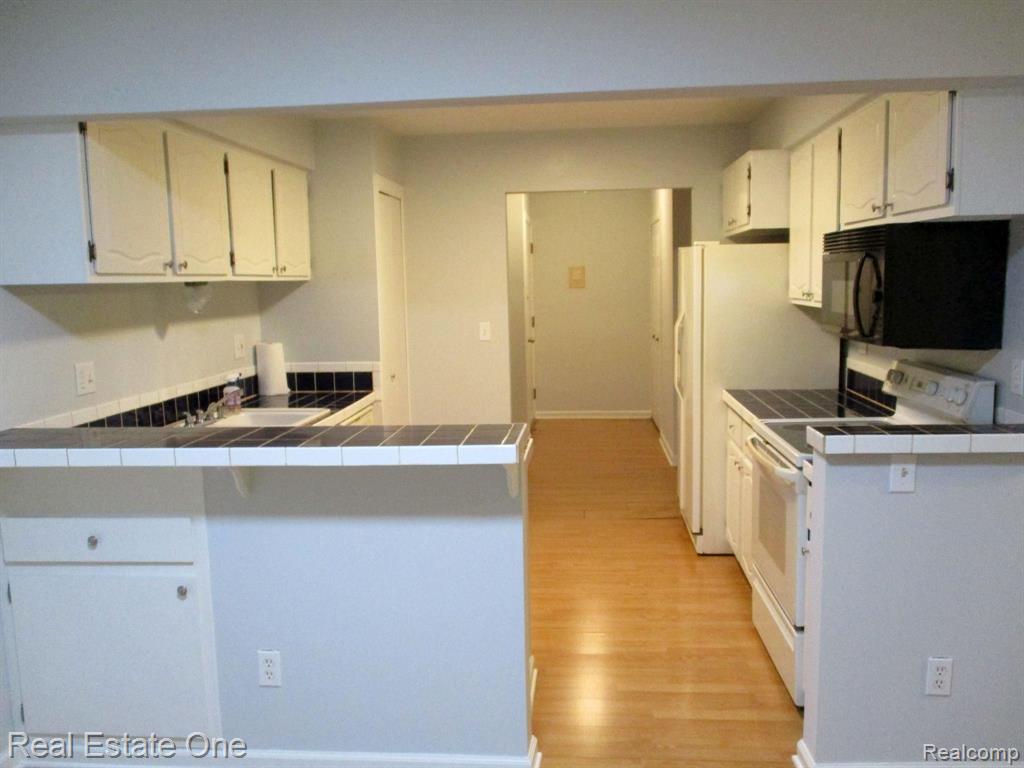 1685 Riverside Drive, Unit 7 Rochester Hills, MI 48309 - Photo 4 of 24