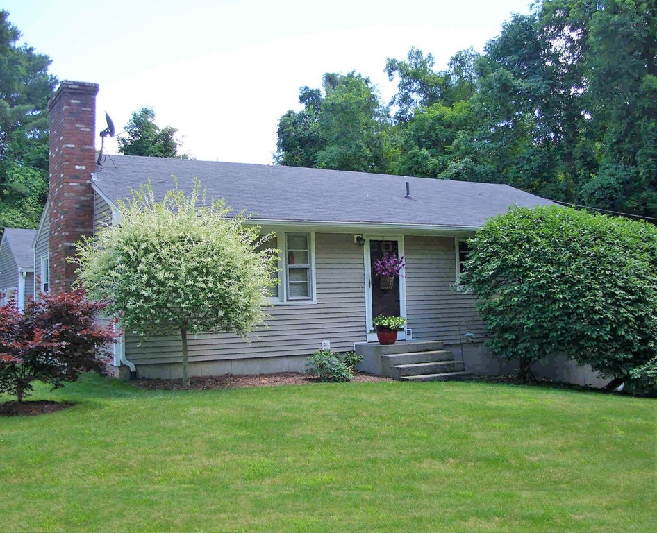43 Farquhar Road Sturbridge, MA 01566 - Photo 1 of 30 Gallery Image 1