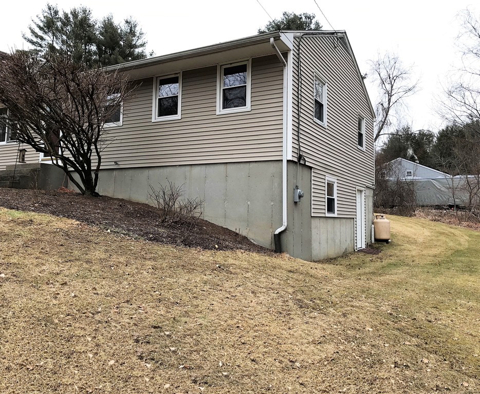 43 Farquhar Road Sturbridge, MA 01566 - Photo 5 of 30 Gallery Image 5