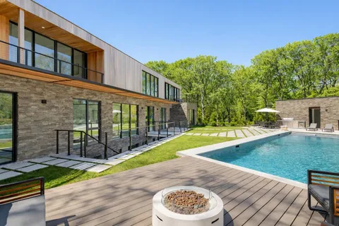 $6,995,000 | 1694 Millstone Road, Sag Harbor, NY 11963