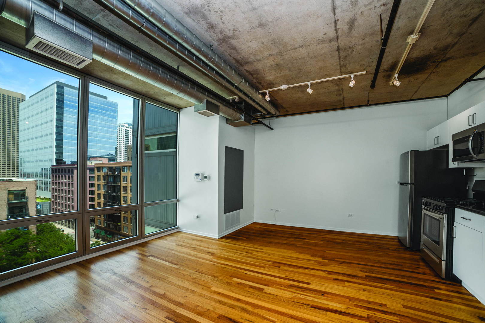 700 West Van Buren Street, Unit 1010 Chicago, IL 60607 - Photo 3 of 12 a view of an empty room