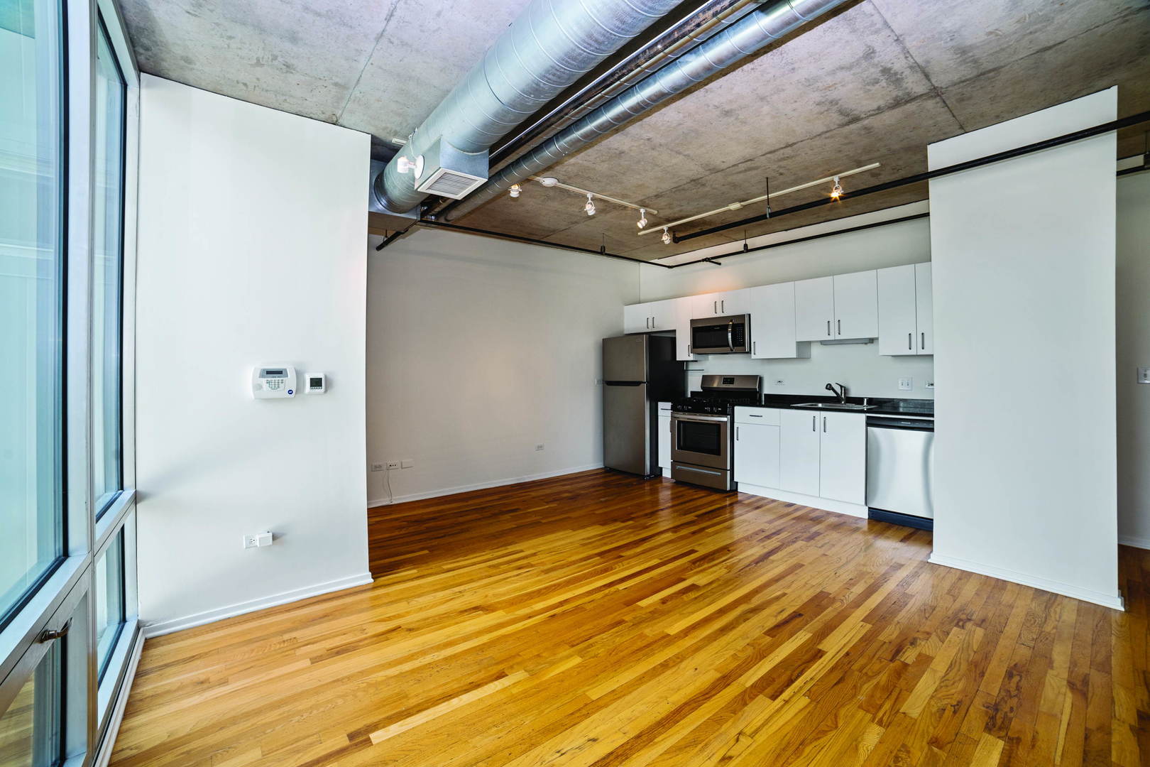 700 West Van Buren Street, Unit 1010 Chicago, IL 60607 - Photo 5 of 12 a view of a kitchen with wooden floor and electronic appliances
