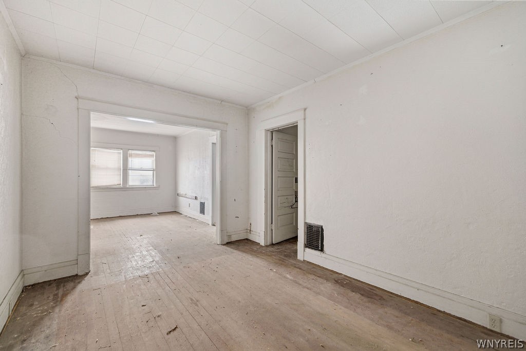 352 9th Street Niagara Falls, NY 14303 - Photo 12 of 27