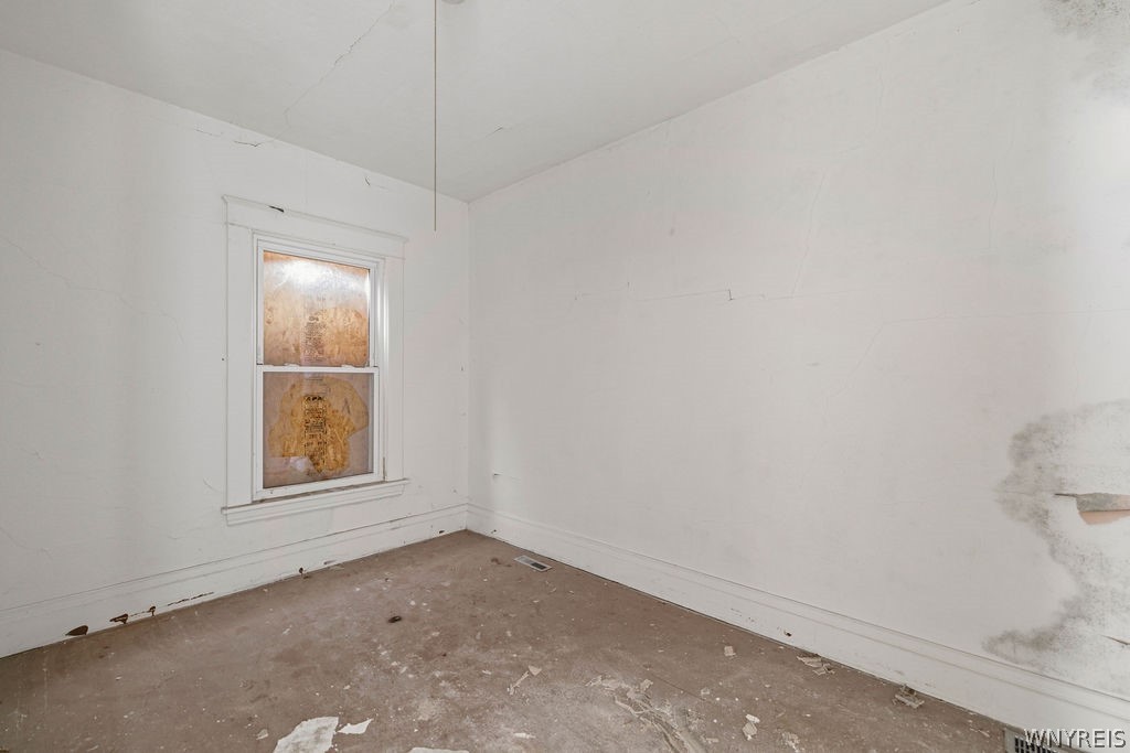 352 9th Street Niagara Falls, NY 14303 - Photo 16 of 27