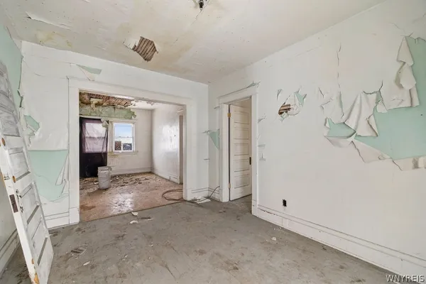 $119,900 | 352 9th Street, Niagara Falls, NY 14303