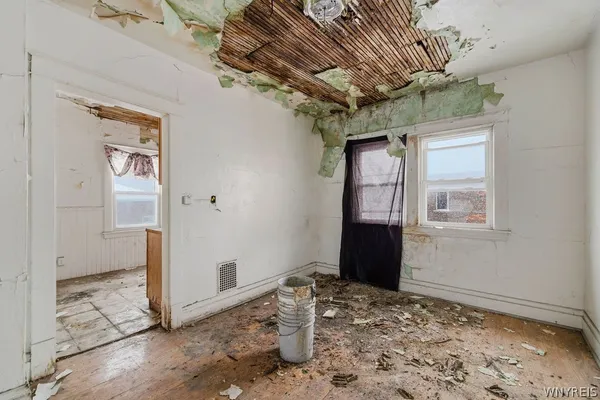 $119,900 | 352 9th Street, Niagara Falls, NY 14303