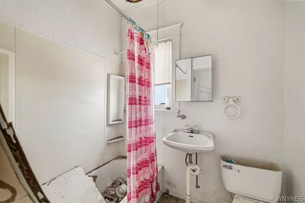 $119,900 | 352 9th Street, Niagara Falls, NY 14303